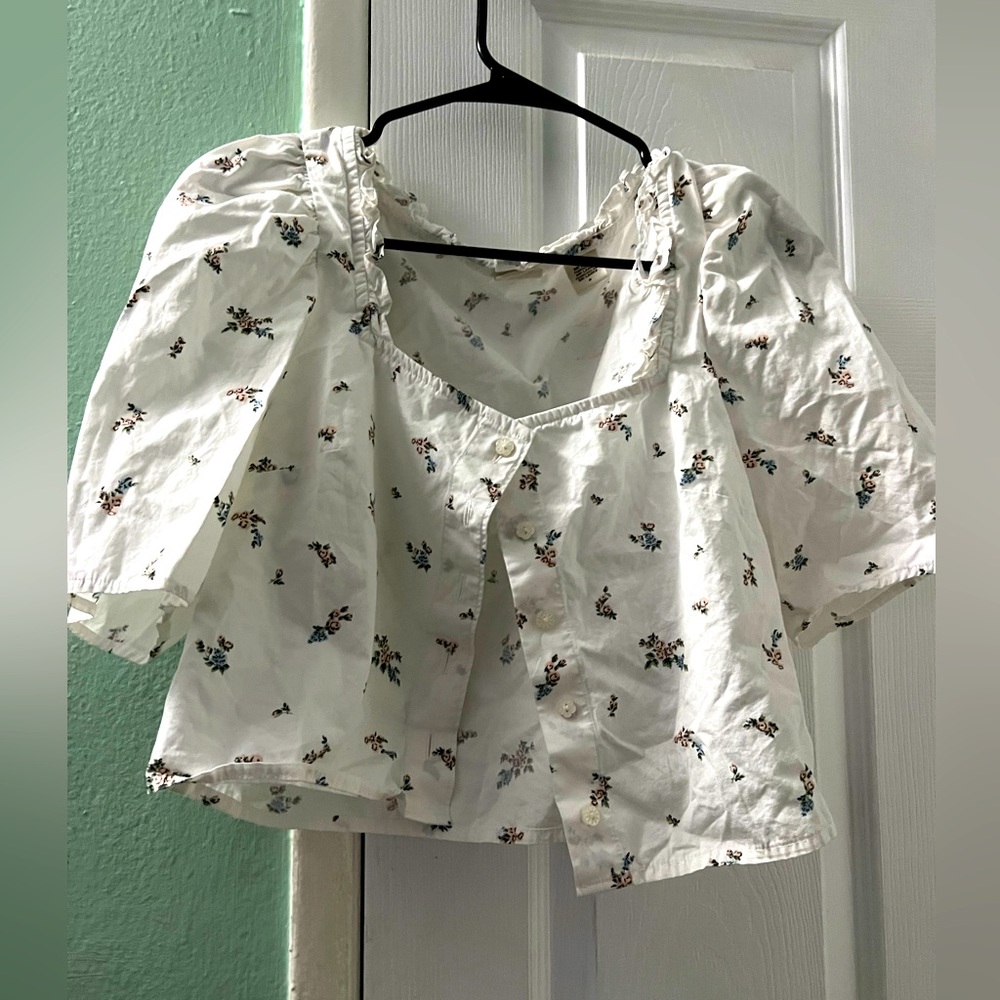 Levi’s shirt  could also be wore as a crop top
